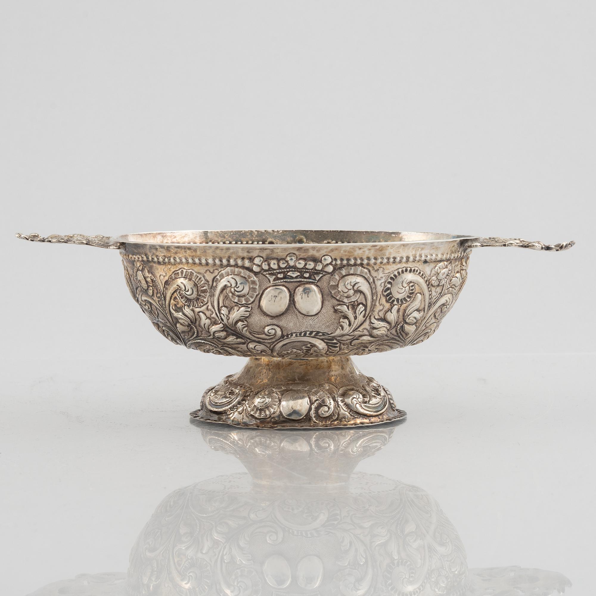 A Baroque style silver bowl, 19th Century.