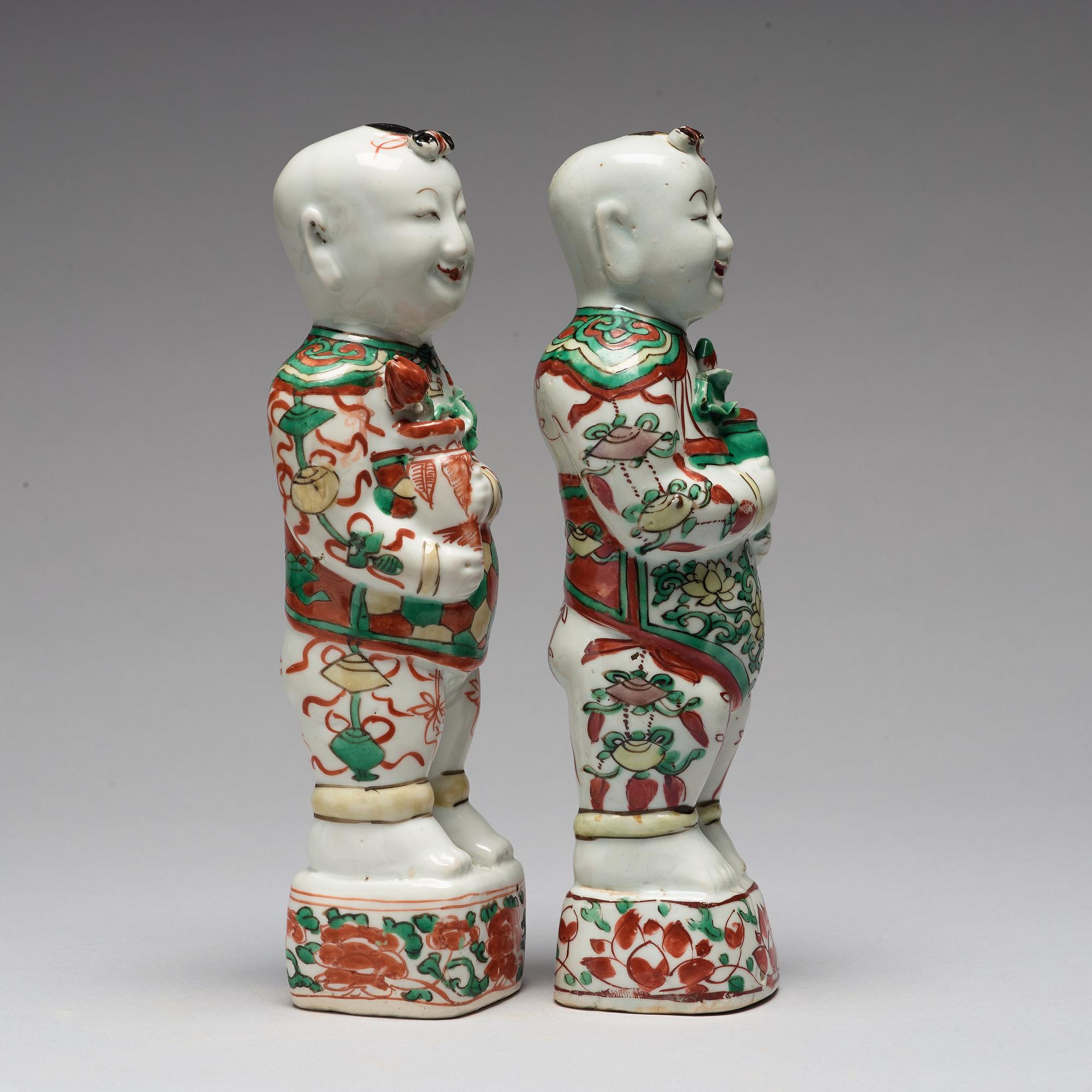 FIGURINER, två stycken, porslin. Qingdynastin, Kangxi (1662-1722).