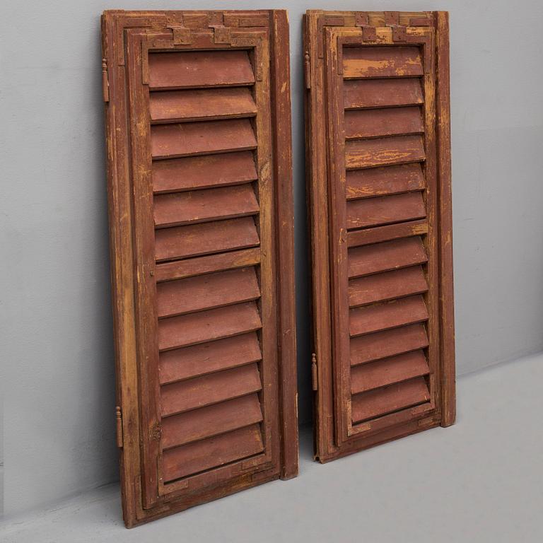 FÖNSTERLUCKOR, ett par, troligen Frankrike, 1900-tal.