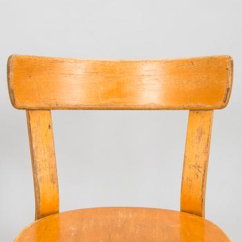 Alvar Aalto, stolar, 2 st, modell 66 och 69,  Artek 1900-talets mitt.