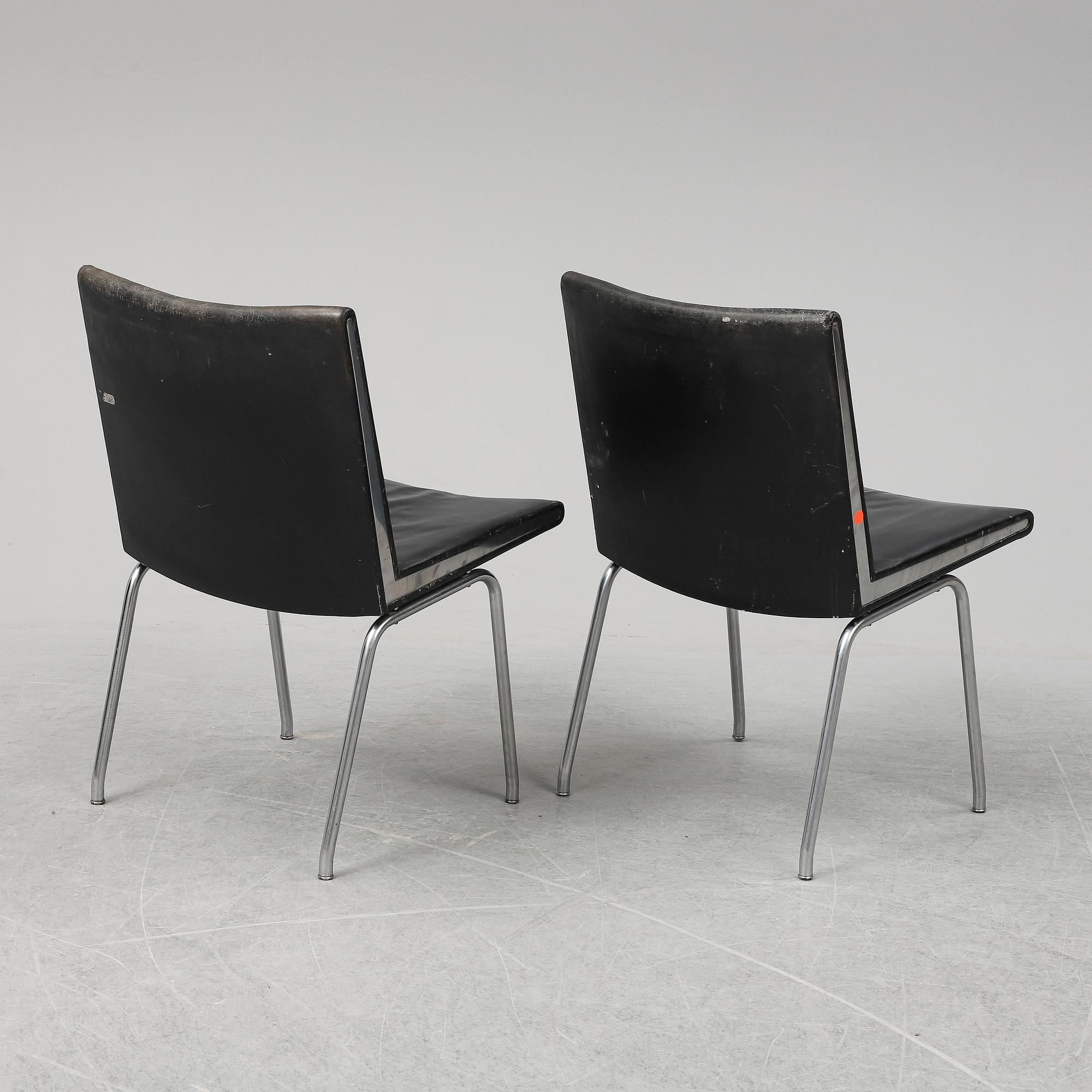 HANS J WEGNER, a pair of 'CH 401' 'Lufthavnstolen' chairs from the Kastrup series, Denmark, 1960's.