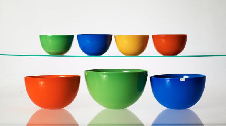 A set of seven Sven Palmqvist 'Colora' spin-glass bowls, Orrefors.