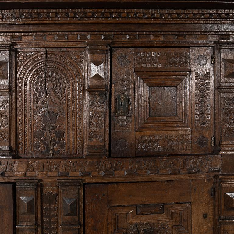 Skåp, Renässans-stil 1800-tal.