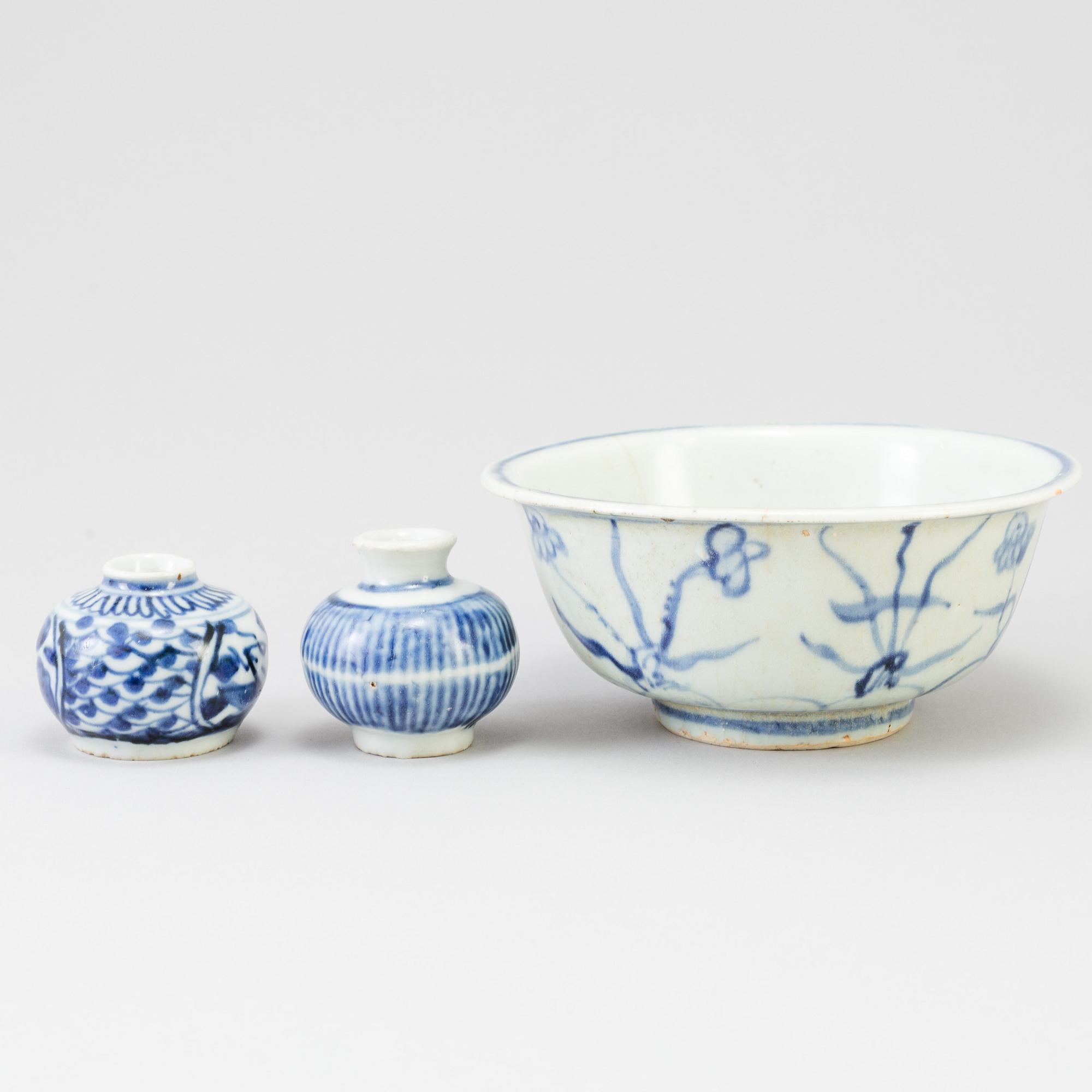 A blue and white Chinese porcelain bowl and two miniature jars for the South East Asian market, probably Ming dynasty.
