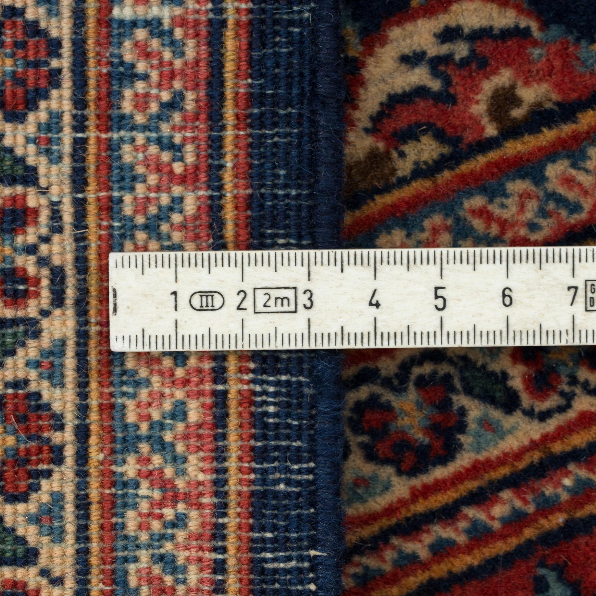 A RUG, a semi-antique Kashan, ca 210,5 x 132,5 cm.