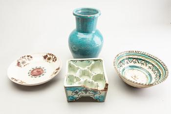 A group of four persian ceramics, 17th/19th Century.