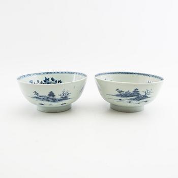 Bowls, a pair, porcelain, Qianlong (1736-95), Qing dynasty, China.