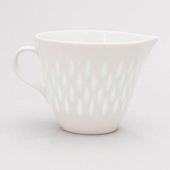 A 40-piece set of tableware in porcelain, signed F.H.Kj. Finland Arabia.