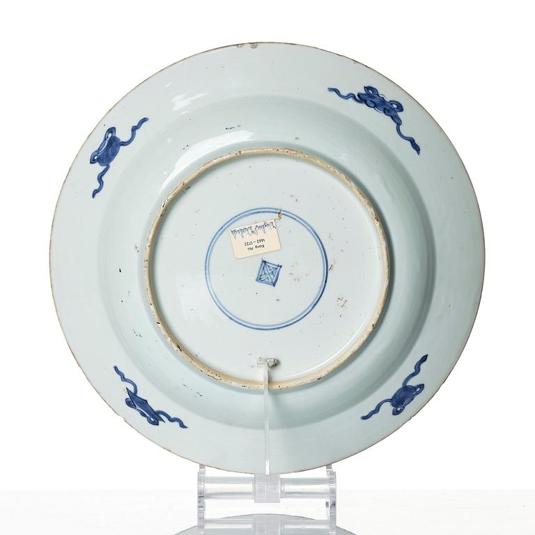 A blue and white 'reverse decorated' serving dish, Qing dynasty, Kangxi (1662-1722).