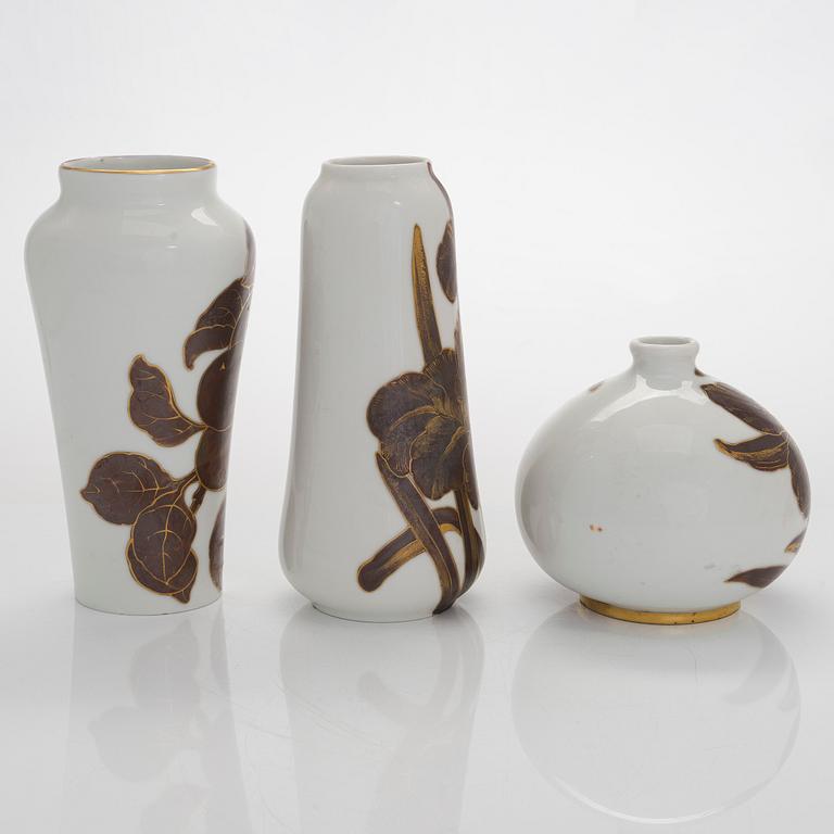 Thure Öberg, three porcelain vases, signed T.Ö. ARABIA. Circa 1920s.