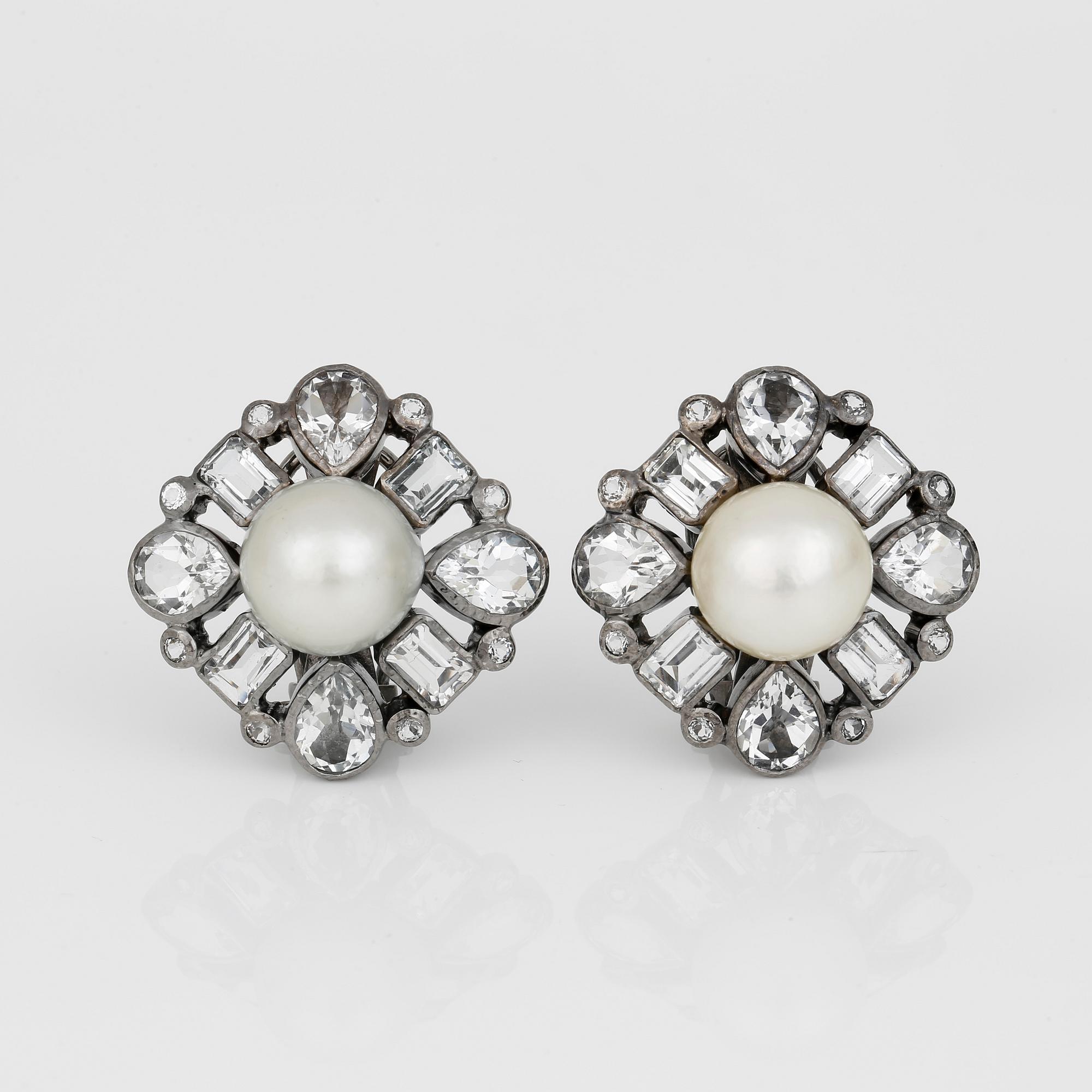 ÖRHÄNGEN, ett par, sterlingsilver med odlade south sea pärlor och vita topaser. Vikt ca 23,2 g.