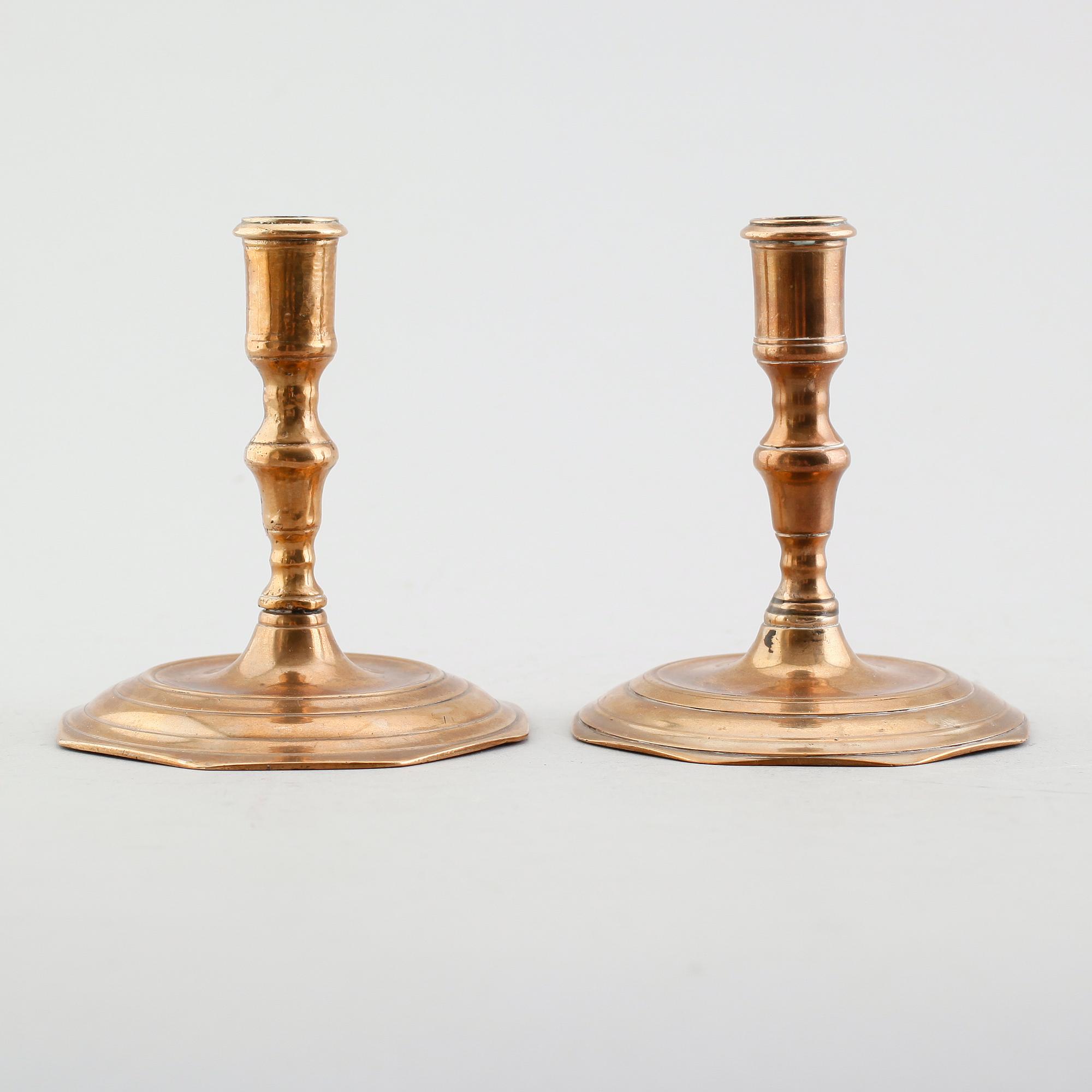 LJUSSTAKAR, 1 par snarlika, mässing, 1700-tal.