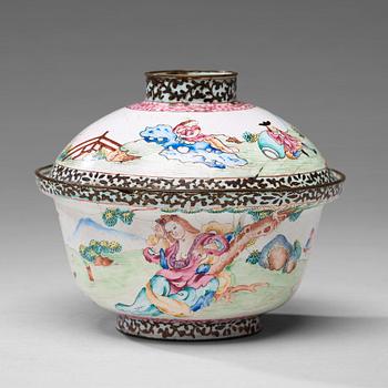 728. An enamelled 'European Subject' cup with cover, Qing dynasty, 18th Century.