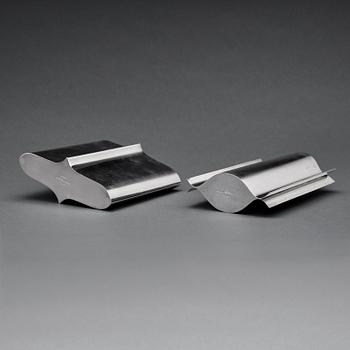 Theresia Hvorslev, vaser två st, Lidköping, 1973-74, sterling silver.