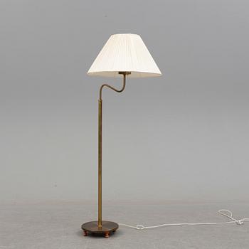 JOSEF FRANK, golvlampa, "Lilla kamelen", modell 2568, 1900-talets andra hälft.