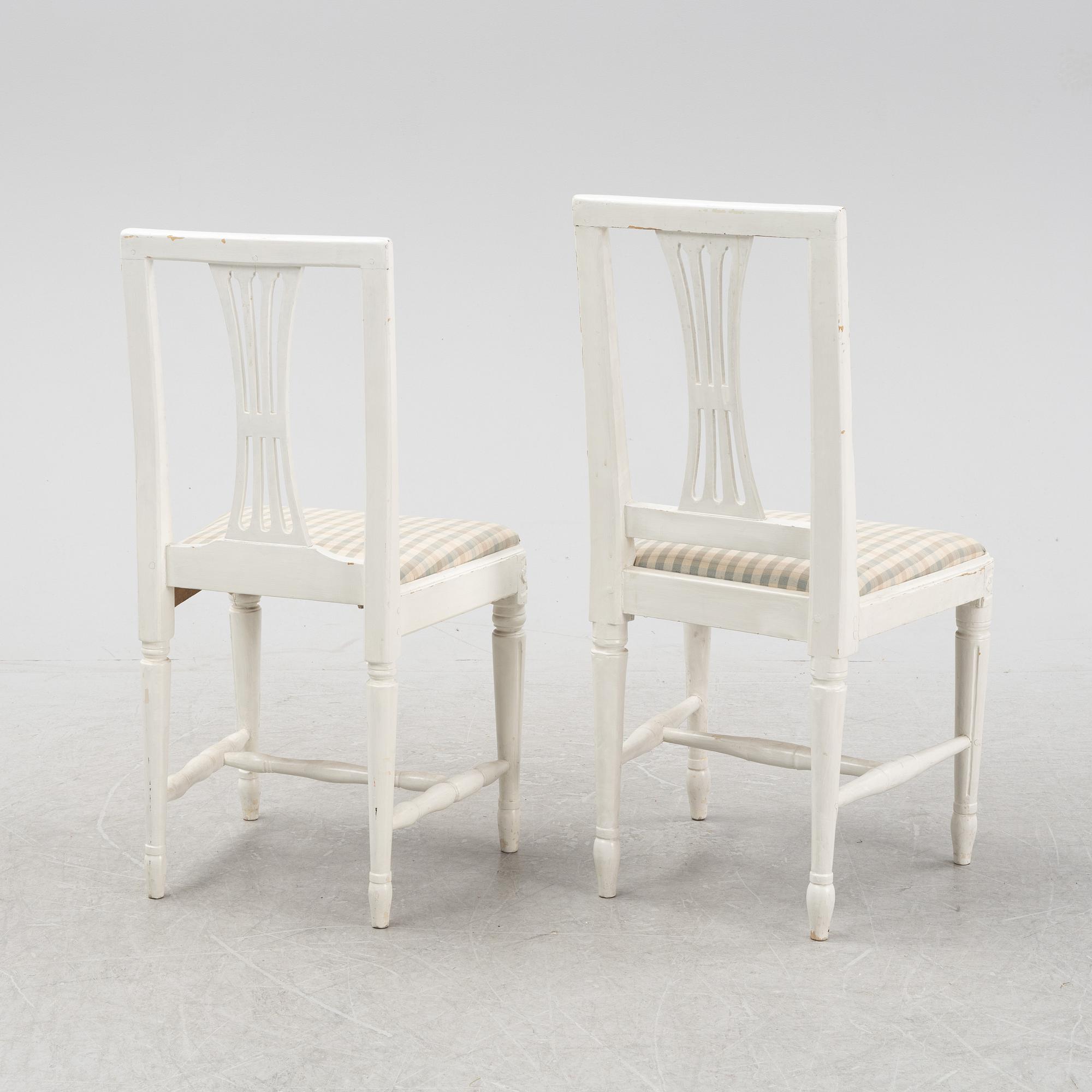 Stolar, 2 st, snarlika, gustavianska, 17-och 1800-tal.