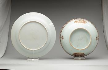 A pair of European subject famille rose punch bowls with stands, Qing dynasty, Jiaqing (1796-1820).