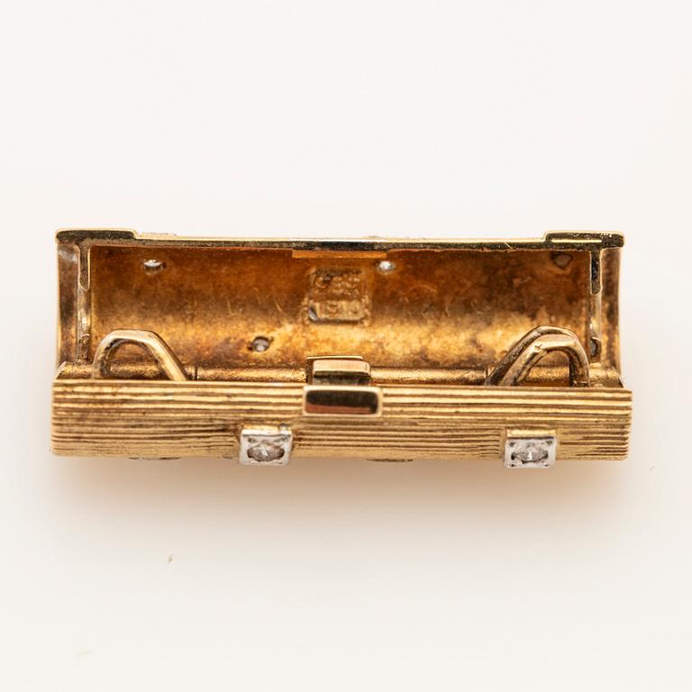 Ole Lynggaard, Pendant, 18K gold and diamonds.