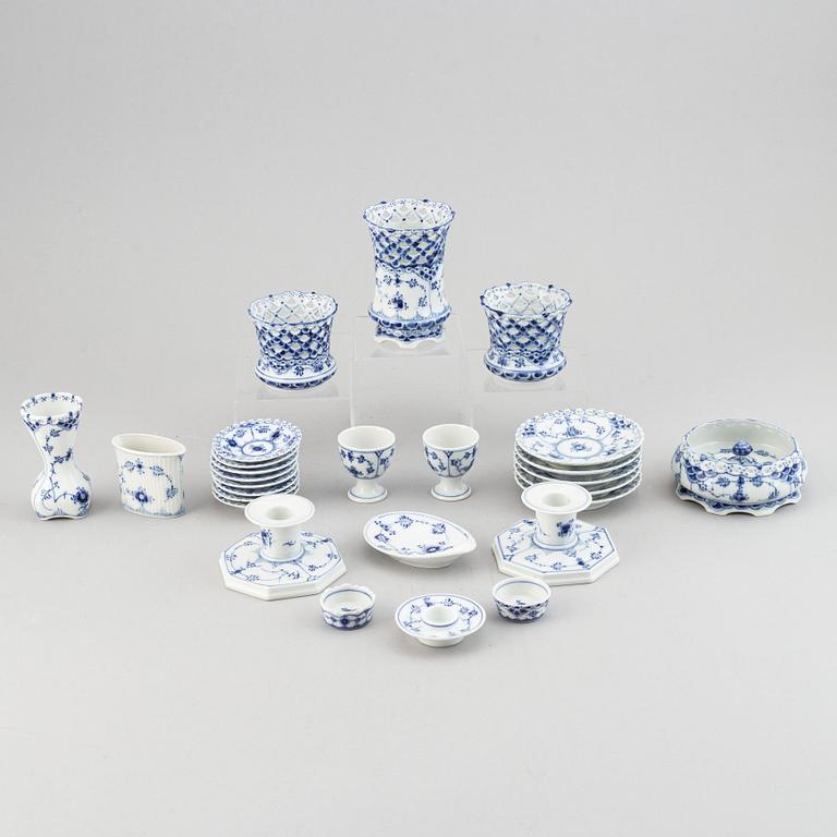 A mixed lot of Royal Copenhagen "Blue Fluted" porcelain 27 parts.