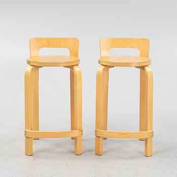 Alvar Aalto, a pair of model 'K65' birch bar chairs, Artek, Finland.