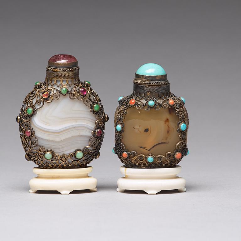 Two agathe snuff bottles, late Qing dynasty, 19th Century.