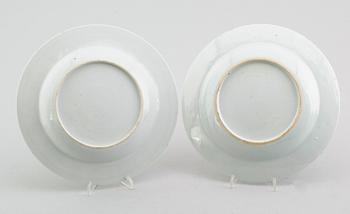 TALLRIKAR, 2 st, porslin, Kina, Qianlong 1736-1795.