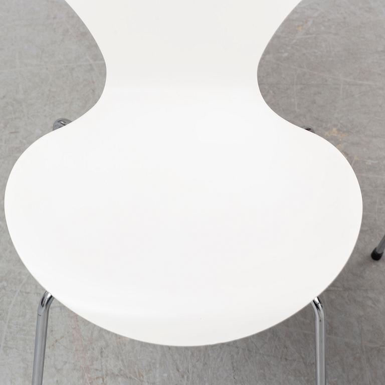 ARNE JACOBSEN, stolar, ett par, "Sjuan", Fritz Hansen, 2001.