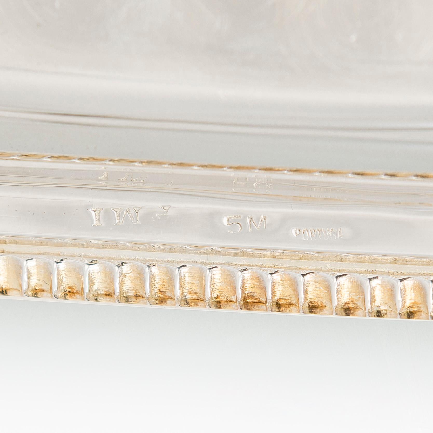 Kokoelma kattausesineitä, 17 osaa.