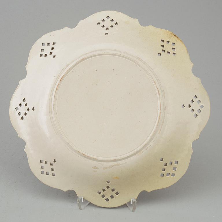 A set with a serving dish and 10 English salt-glazed dishes, late 18th Century.