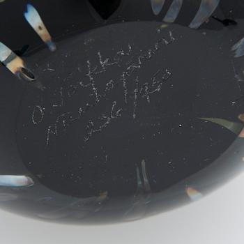 ÄGG, glas. Signerad O. Toikka Nuutajärvi 236 / 750.