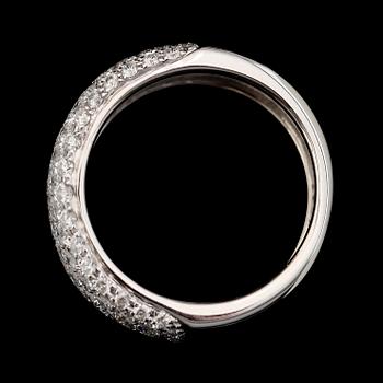 RING, 18K vitguld, diamanter tot ca 1.80 ct.