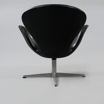 ARNE JACOBSEN, fåtölj, "Svanen", Fritz Hansen, Danmark, 1900-talets andra hälft.