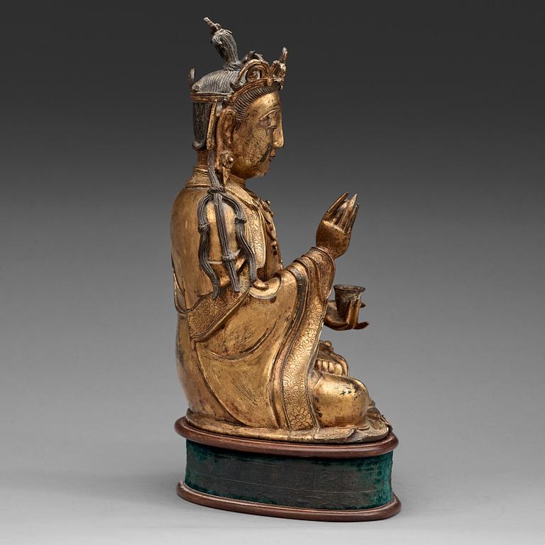 GUANYIN, förgylld brons. Mingdynastin (1368-1644).