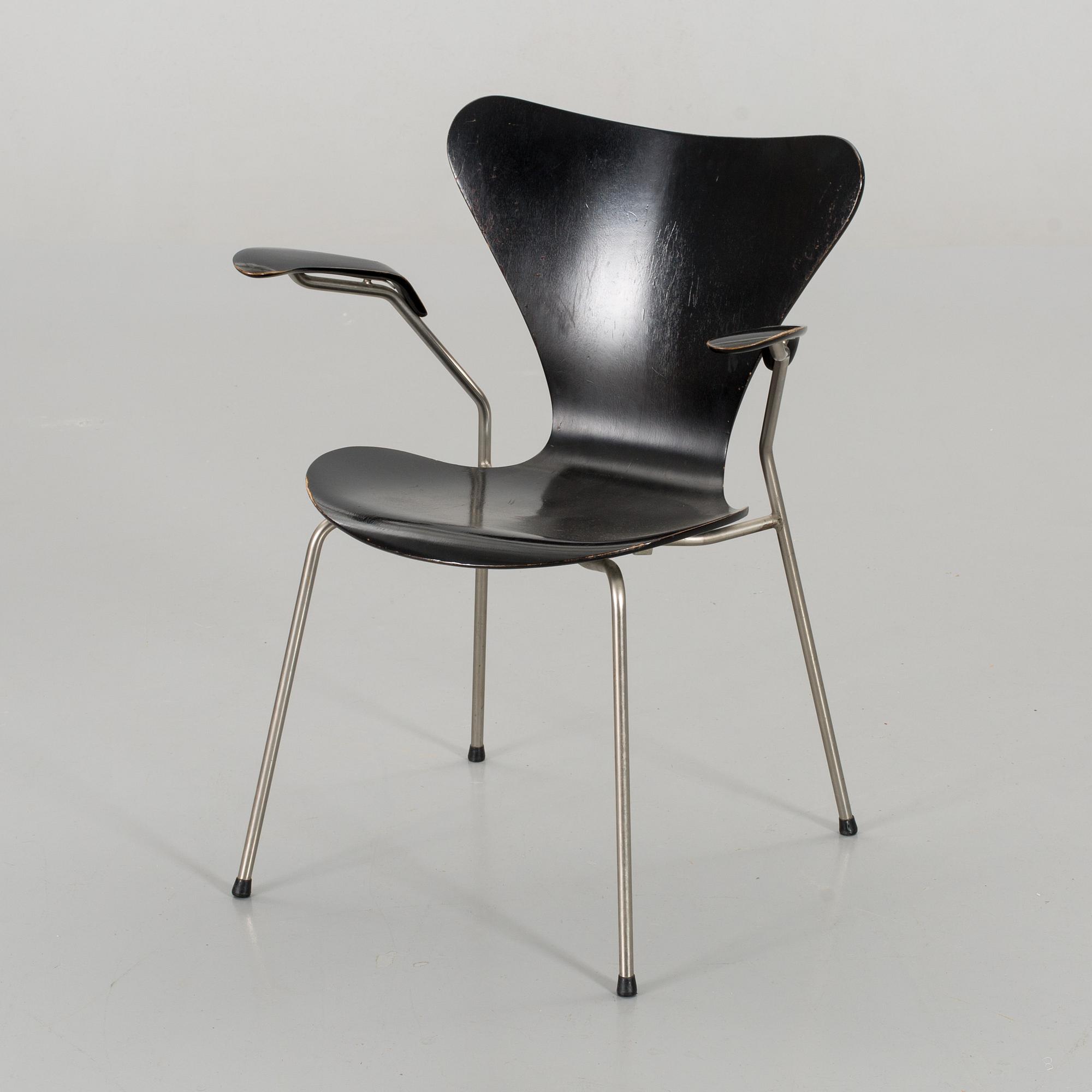 ARNE JACOBSEN ARMCHAIR "SJUAN" FOR FRITZ HANSEN. DENMARK.