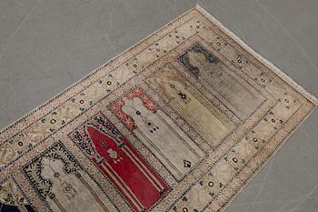 Matta, silke och bomull, ca 235 x88 cm.