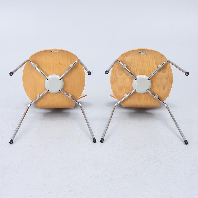 Arne Jacobsen, Chairs, a pair, "Ant", Fritz Hansen, Denmark, 1985.