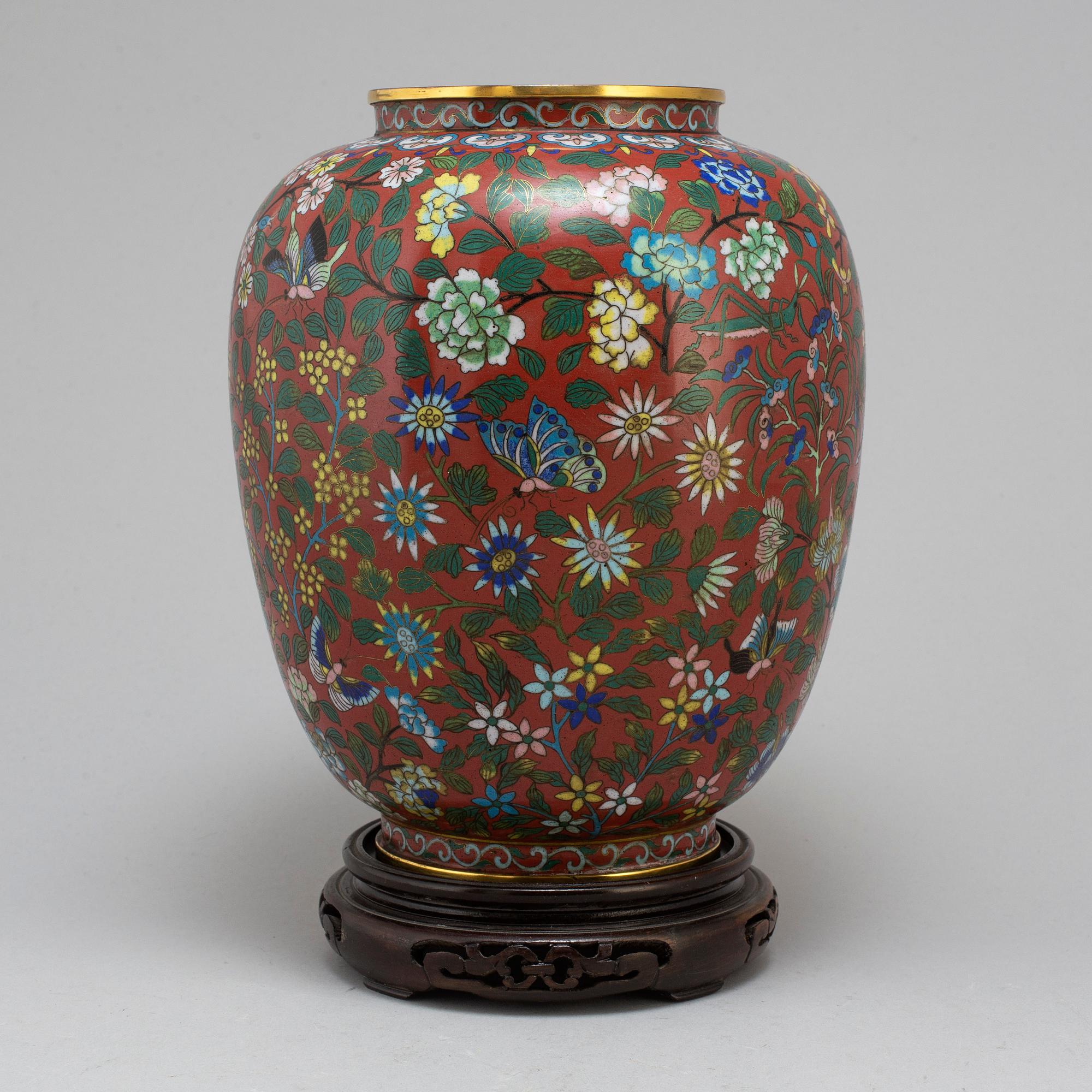 A Chinese cloisonne vase, 20th century.