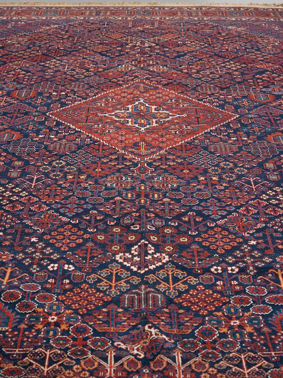 MATTA. Semiantik Djoshagan. 359 x 268 cm (samt 2,5 cm slätväv på vardera sida.
