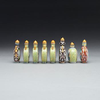 SNUSFLASKOR, 8 st, porslin, Kina, 1900-talets senare hälft.