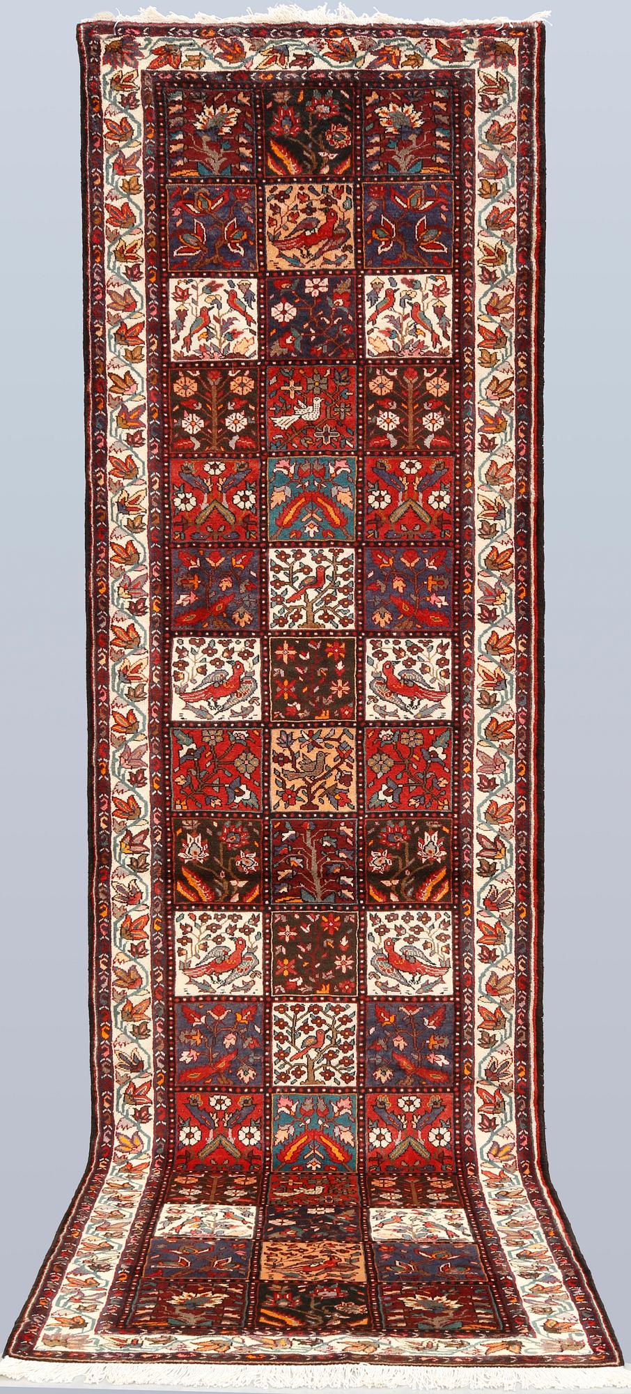 A Bakhtiari runner, approx. 400 x 115 cm.