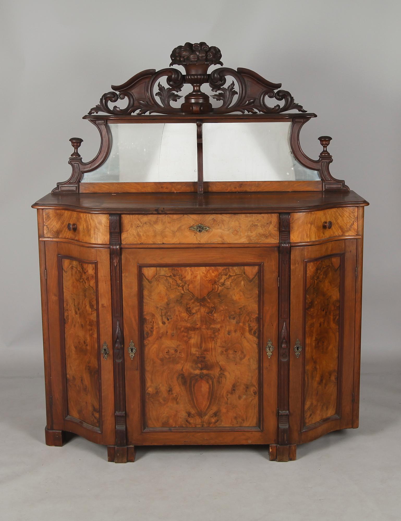 SPEGELSKÄNK, 1800-talets andra hälft.