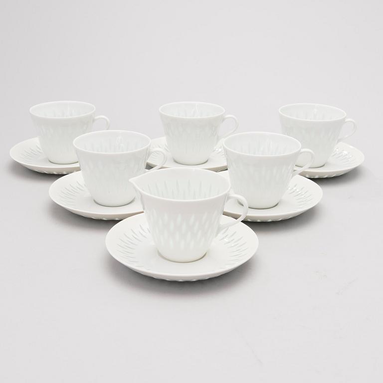 A 40-piece set of tableware in porcelain, signed F.H.Kj. Finland Arabia.