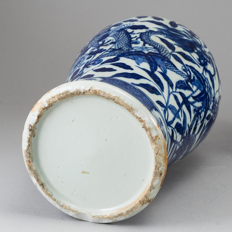 A pair of blue and white vases, Qing dynasty, late 19th century.