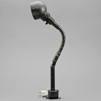 BORDSLAMPA, Industrilampa Brottby Mek Verkstads AB Mölndal 1900-talets första hälft.