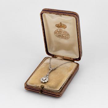 Hängsmycke platina med gammal- och åttkantslipade diamanter.