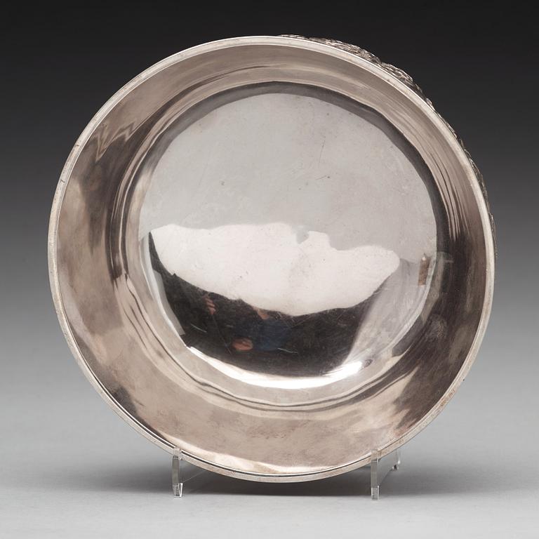 A Japanese silver bowl, early 20th Century.