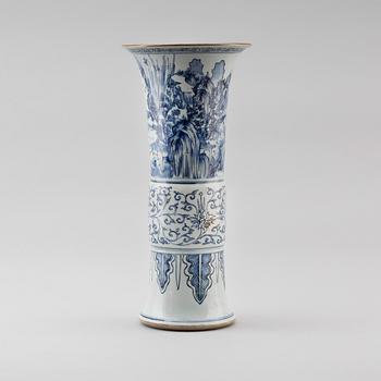 VAS, porslin, Kina, Kangxistil, 1900-tal.