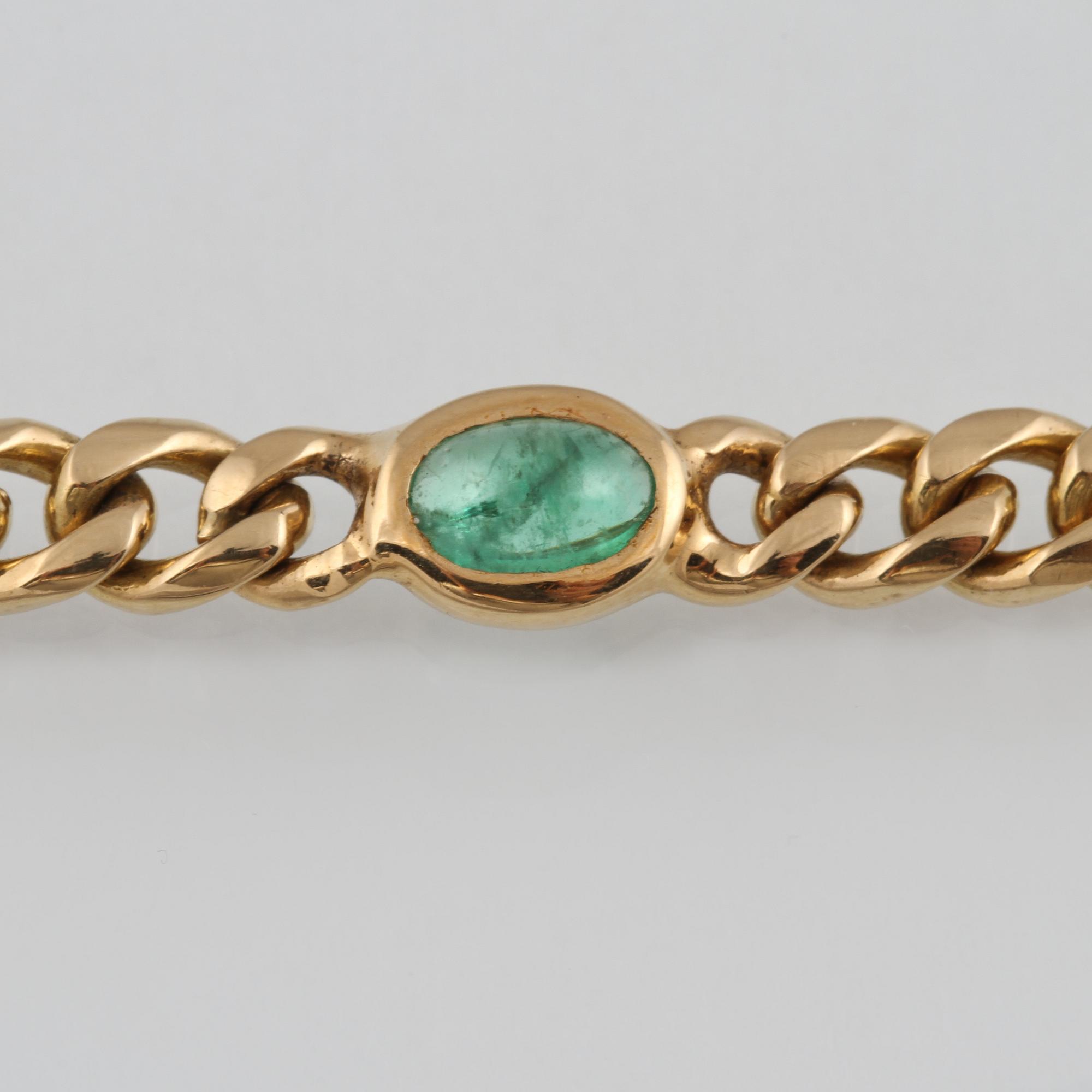 ARMBAND, 18K guld med cabochonslipade blå safirer och rubiner samt en smaragd. Vikt 17,9 gram.