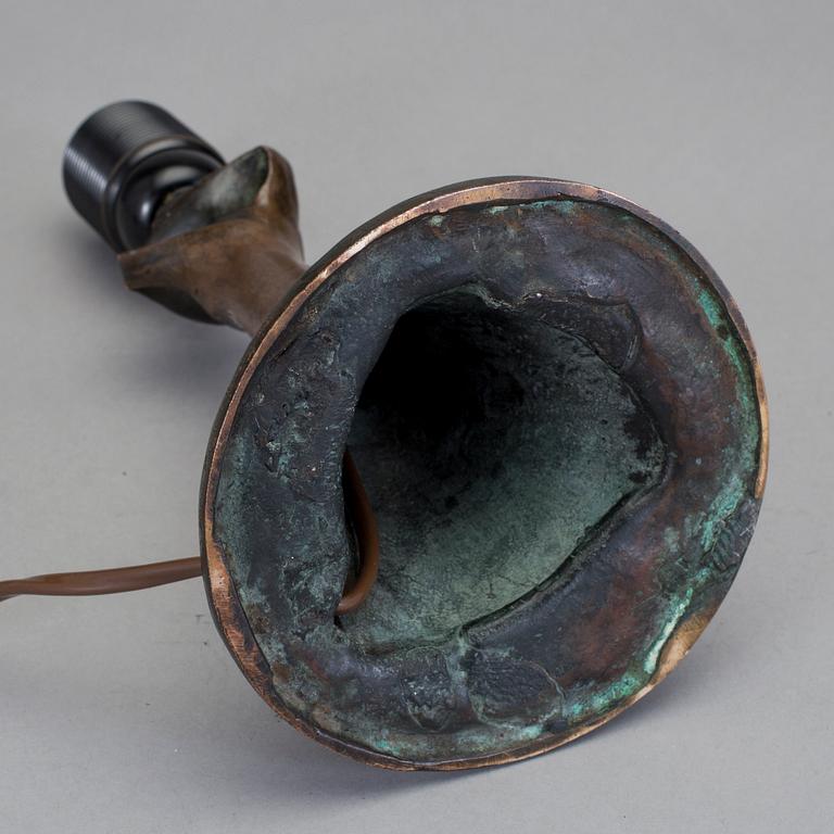 BORDSLAMPA, Brons, Herman Bergman Konstgjuteri AB. R. Söderling, jugend. 1900-talets början.