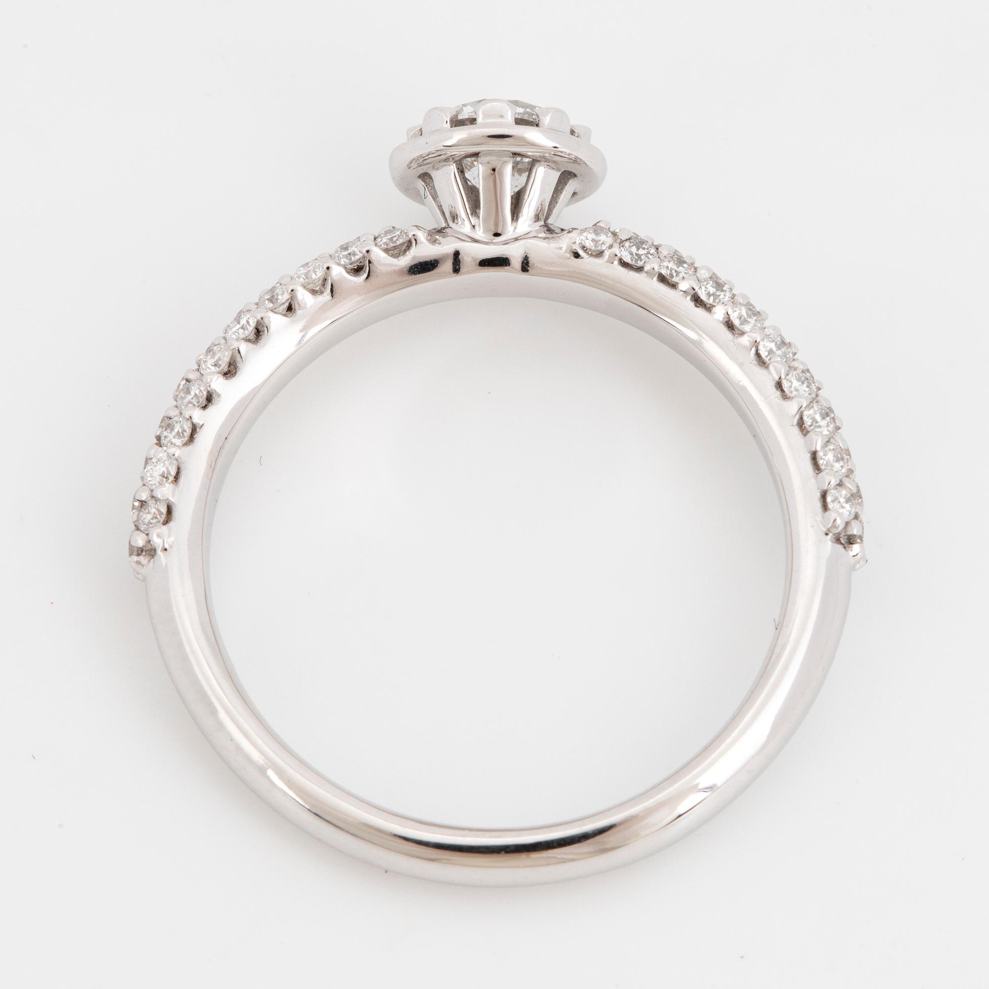 Round brilliant-cut diamond ring.